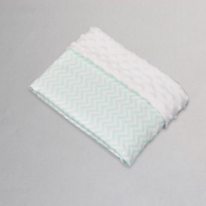 Cobijita para bebé chevron aqua - blanco